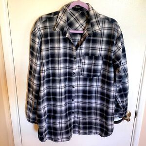 Forever 21 white and black plaid button up- size medium